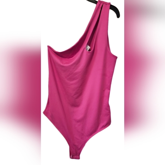 live in the moment Tops - Live In The Moment Hot Pink Button Bodysuit One Shoulder Top Women's Size Medium